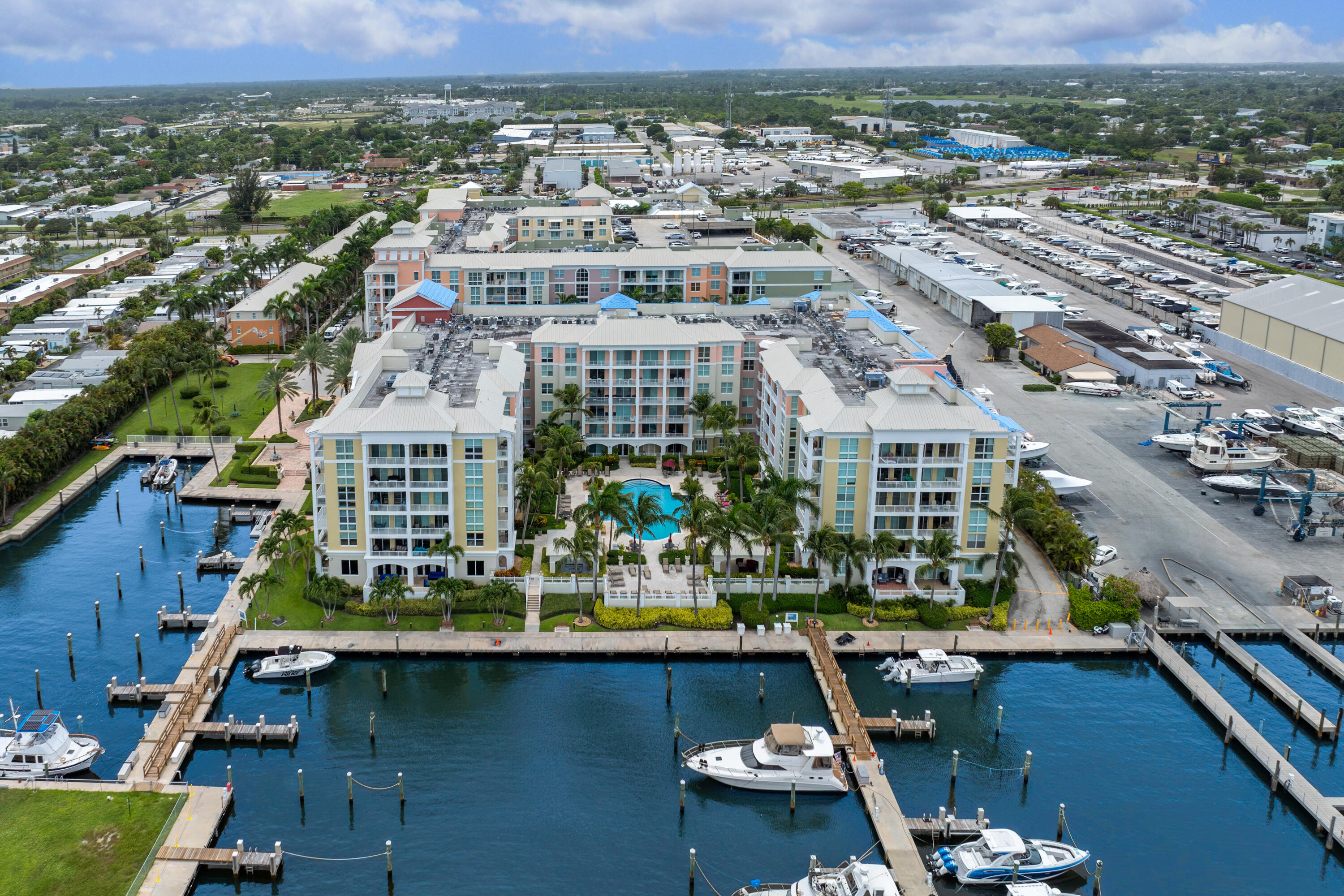 806 E Windward #213, Lantana FL 33462