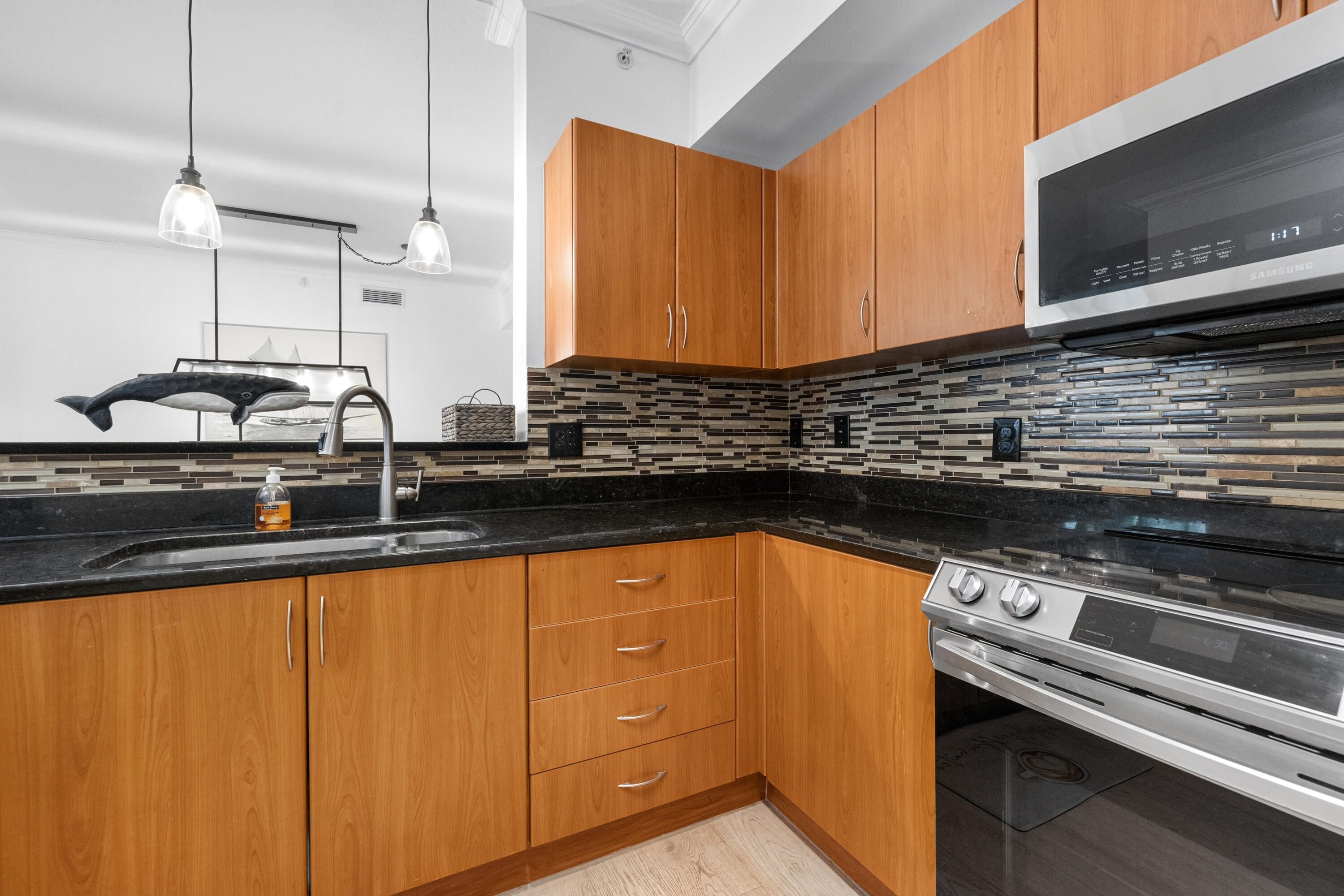 806 E Windward #213, Lantana FL 33462