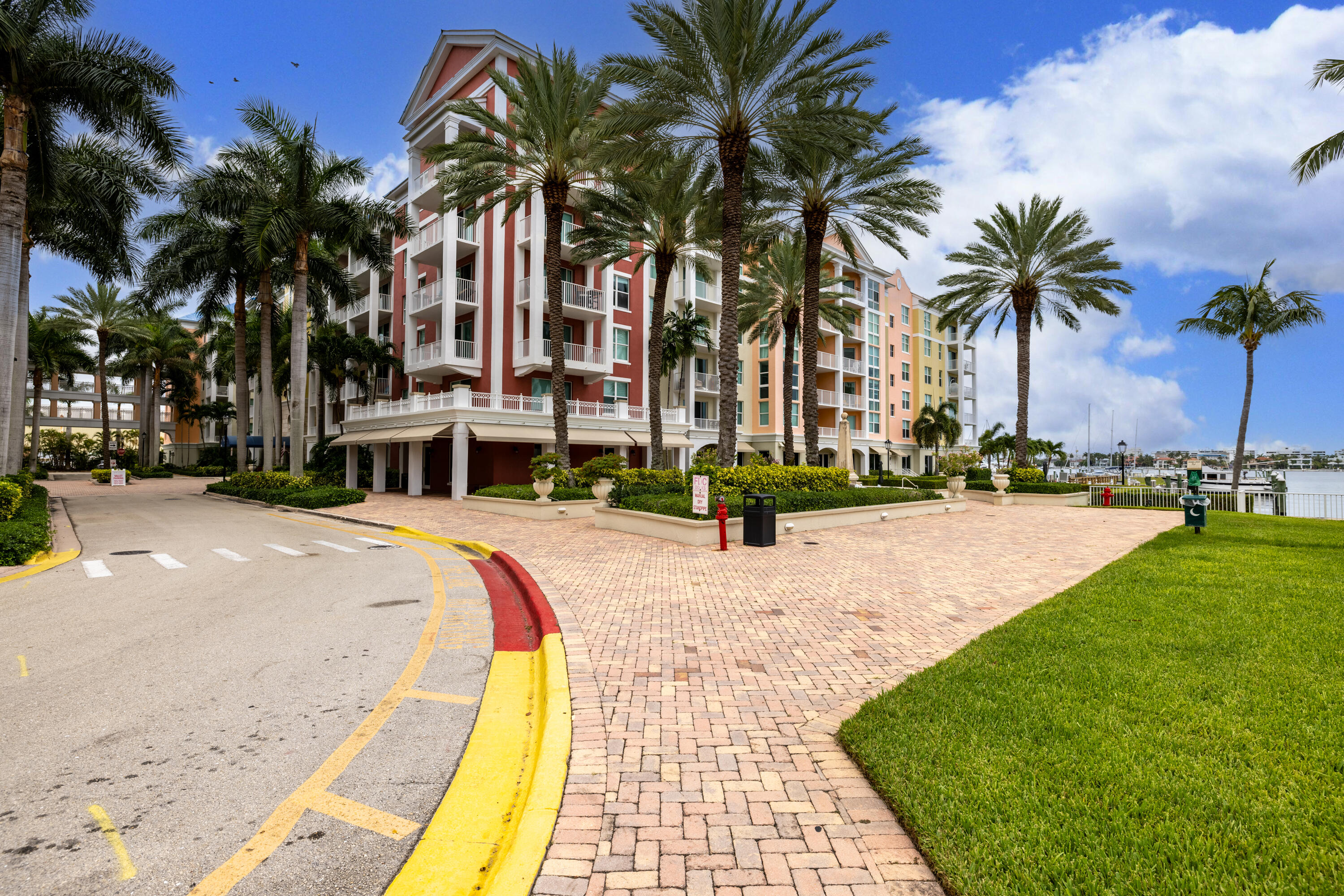 806 E Windward #213, Lantana FL 33462