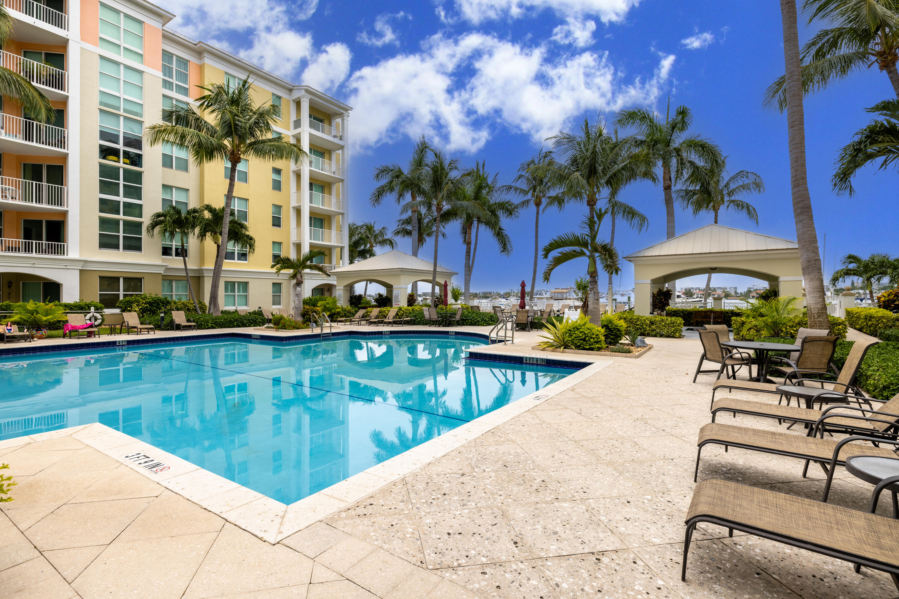 806 E Windward #213, Lantana FL 33462