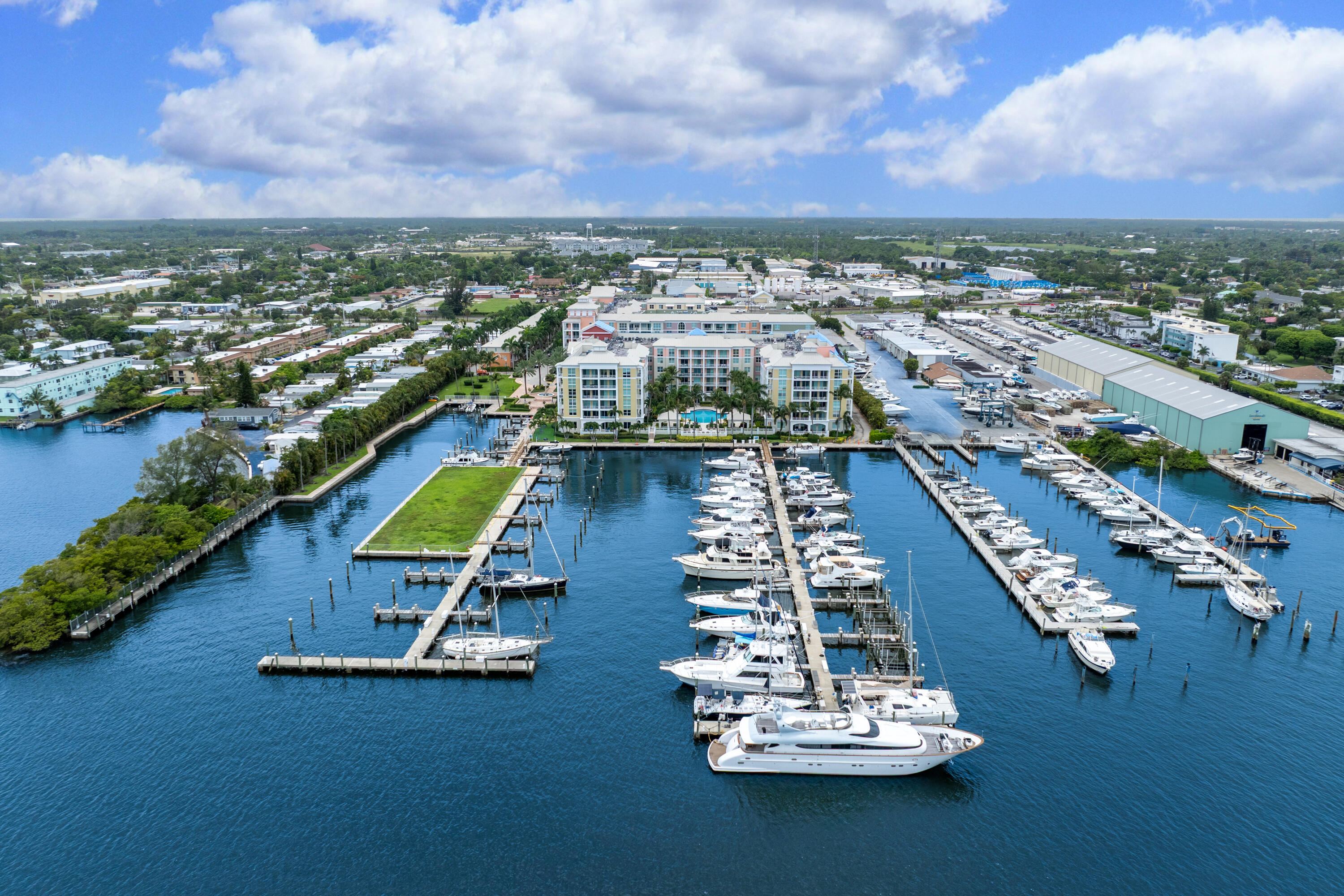 806 E Windward #213, Lantana FL 33462