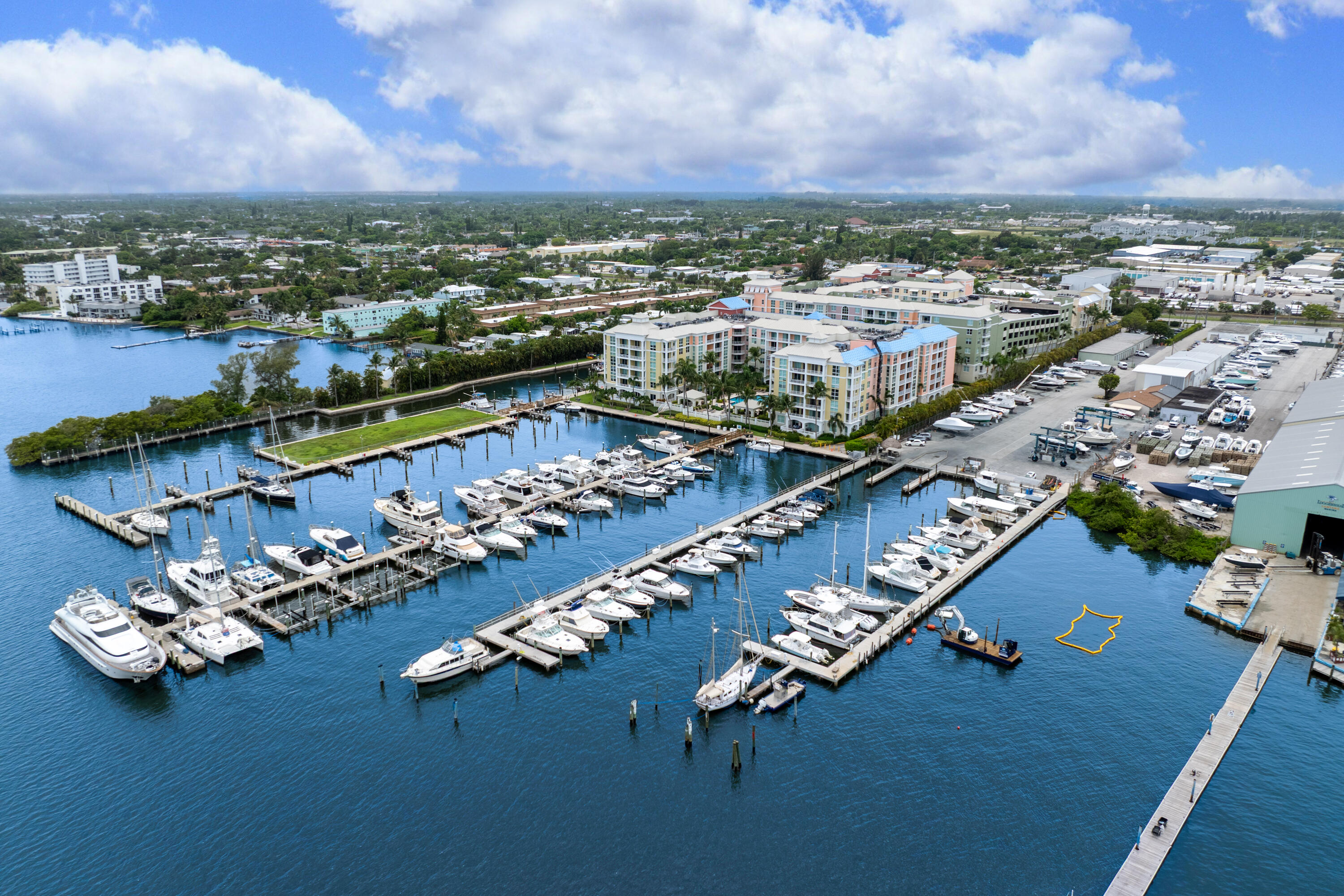 806 E Windward #213, Lantana FL 33462