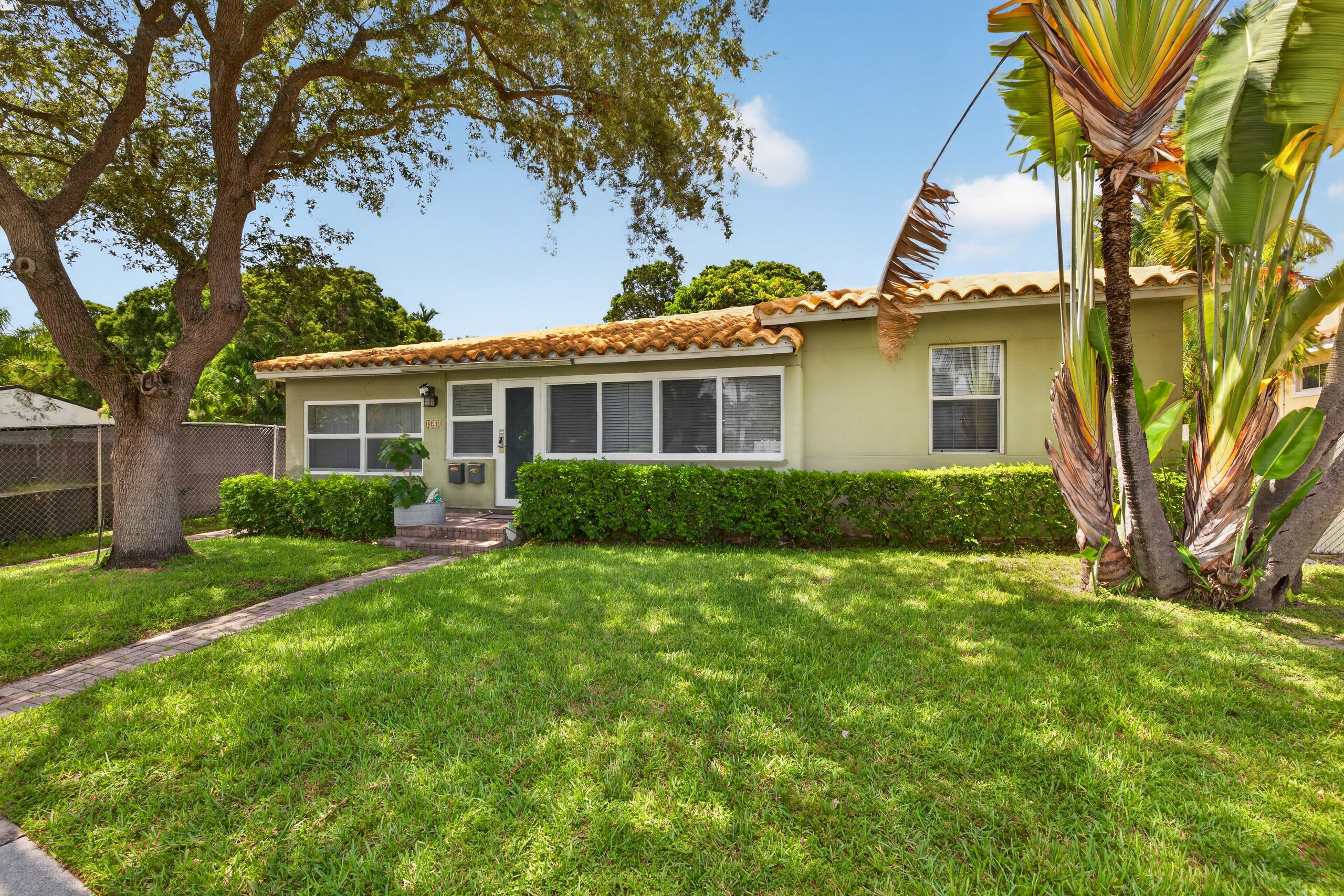 423 SW 11th #A, Fort Lauderdale FL 33315