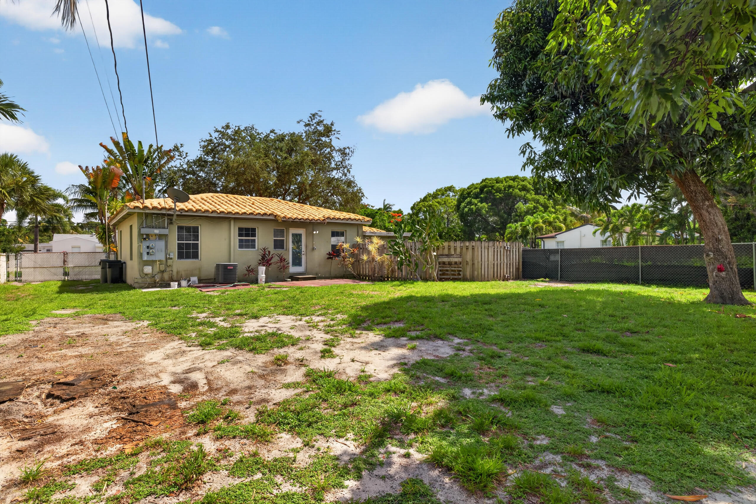 423 SW 11th #A, Fort Lauderdale FL 33315