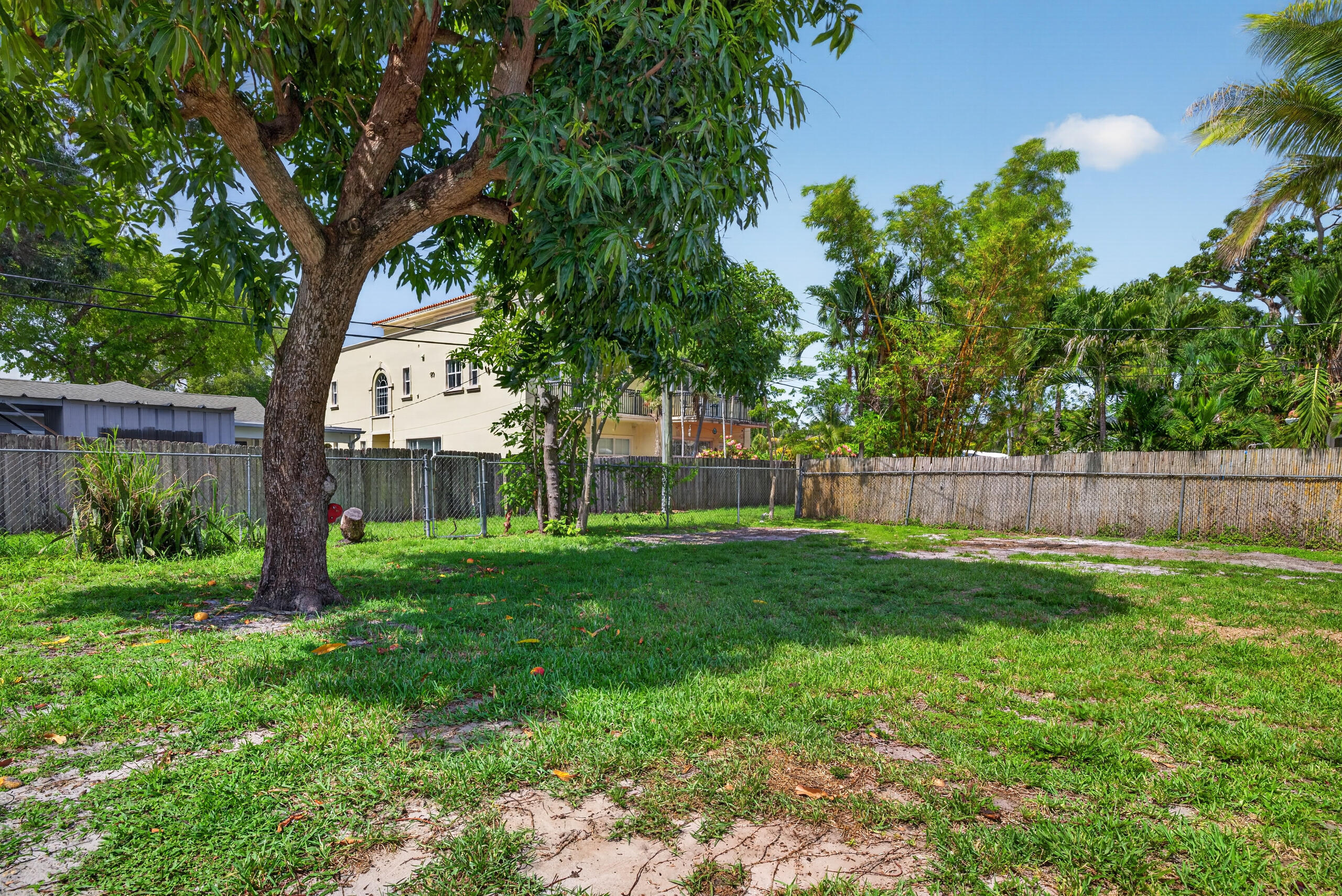 423 SW 11th #A, Fort Lauderdale FL 33315