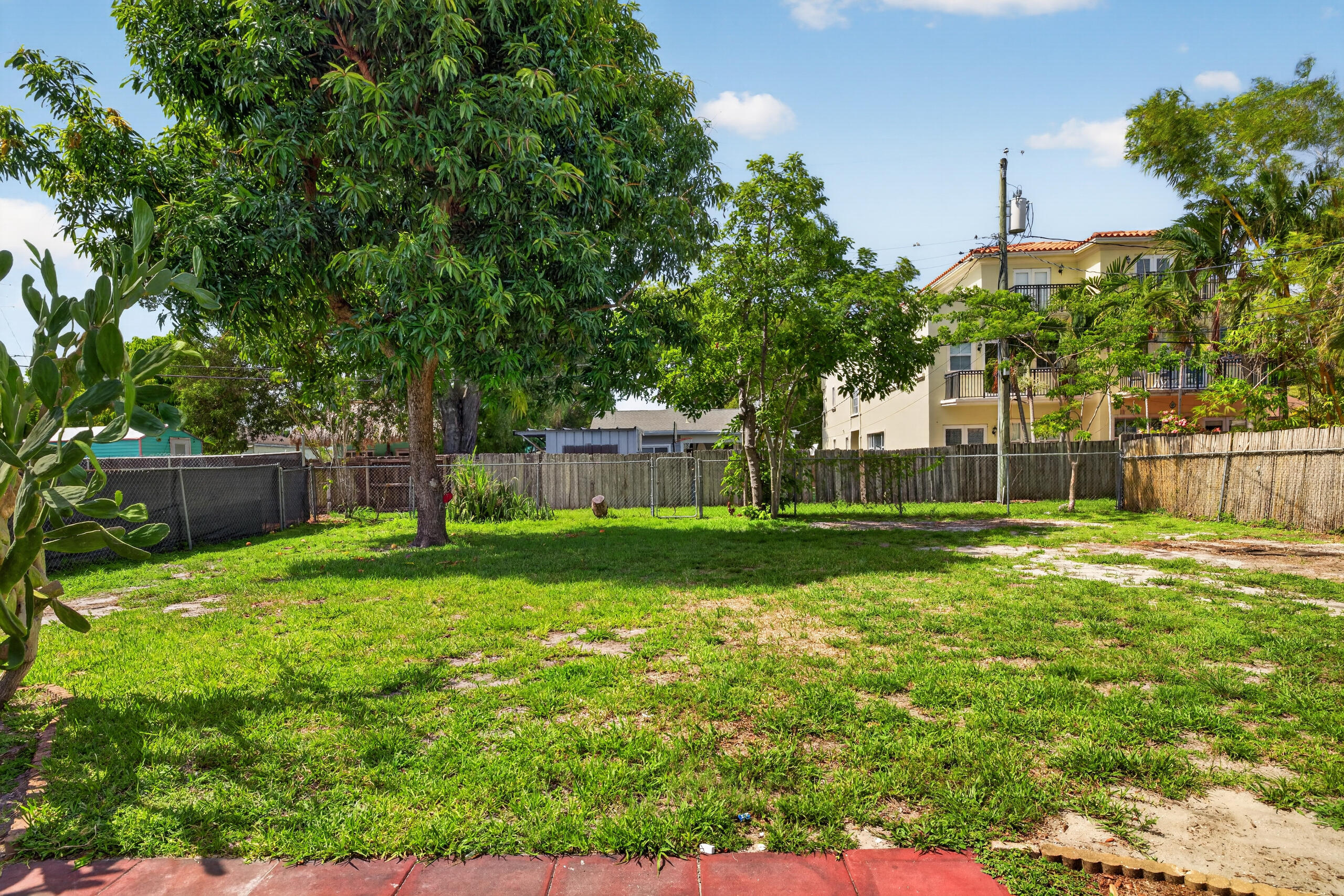 423 SW 11th #A, Fort Lauderdale FL 33315