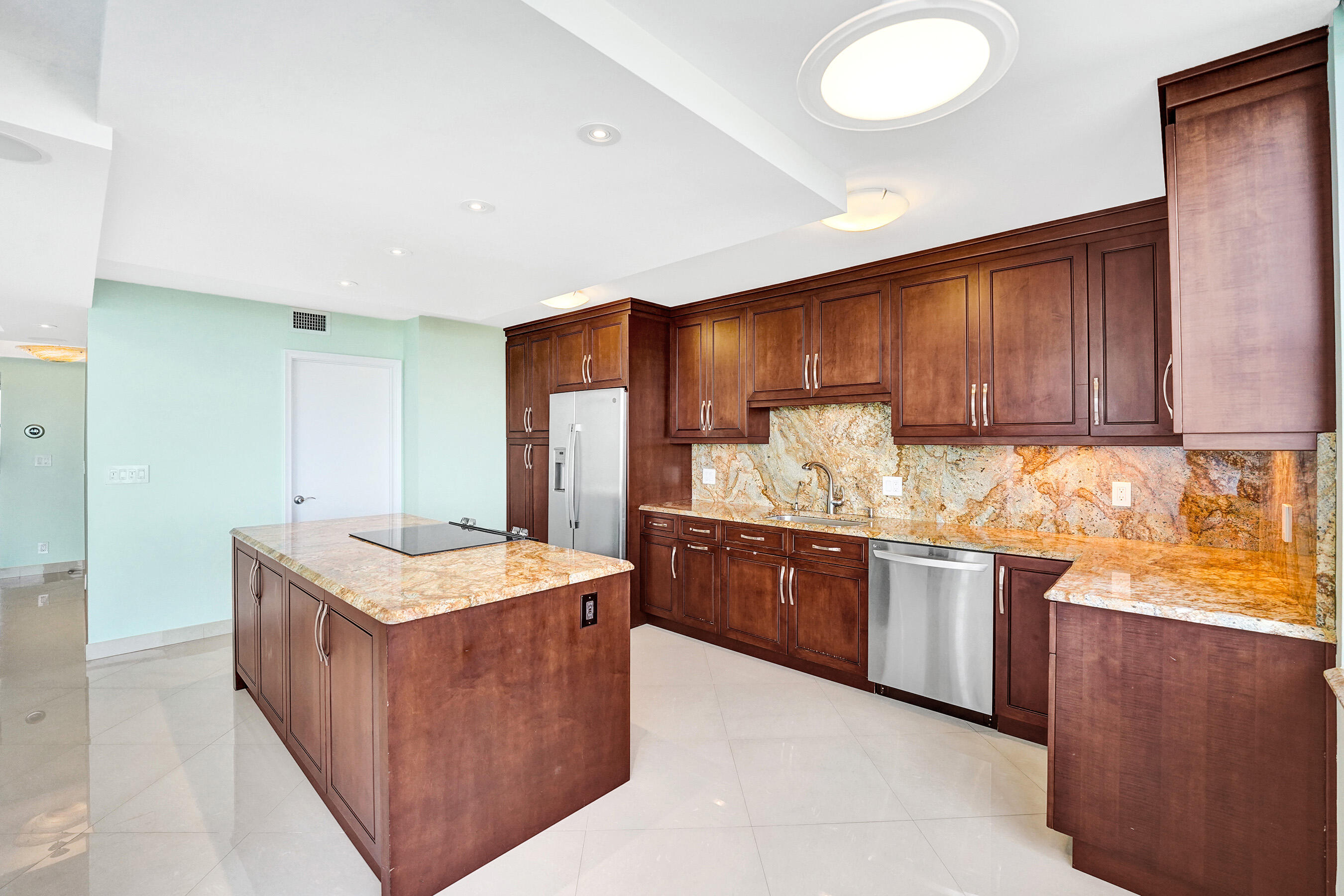 936 Intracoastal #22F, Fort Lauderdale FL 33304