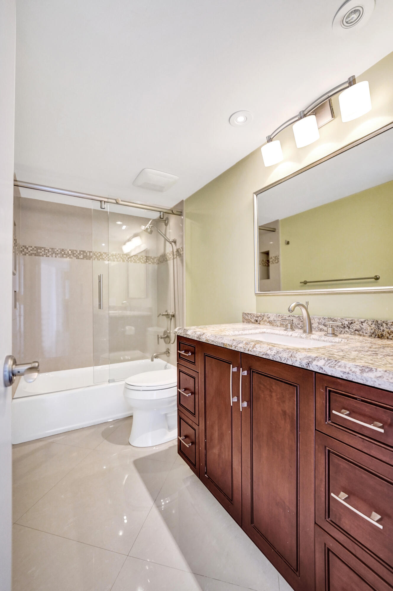 936 Intracoastal #22F, Fort Lauderdale FL 33304