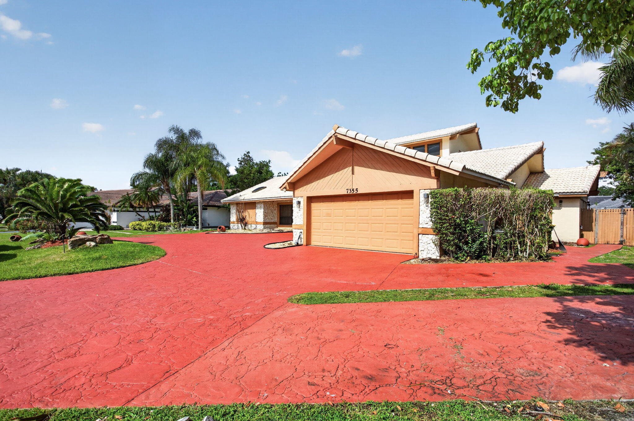 7355 NW 83RD, Tamarac FL 33321