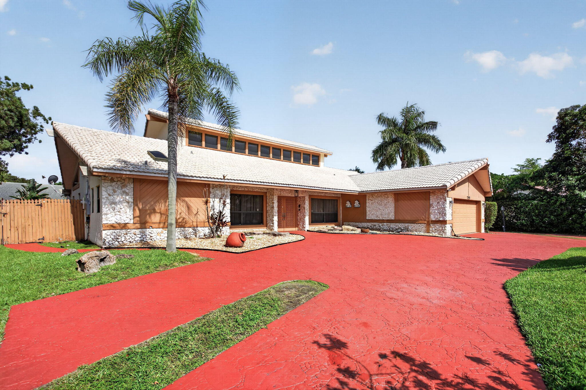 7355 NW 83RD, Tamarac FL 33321
