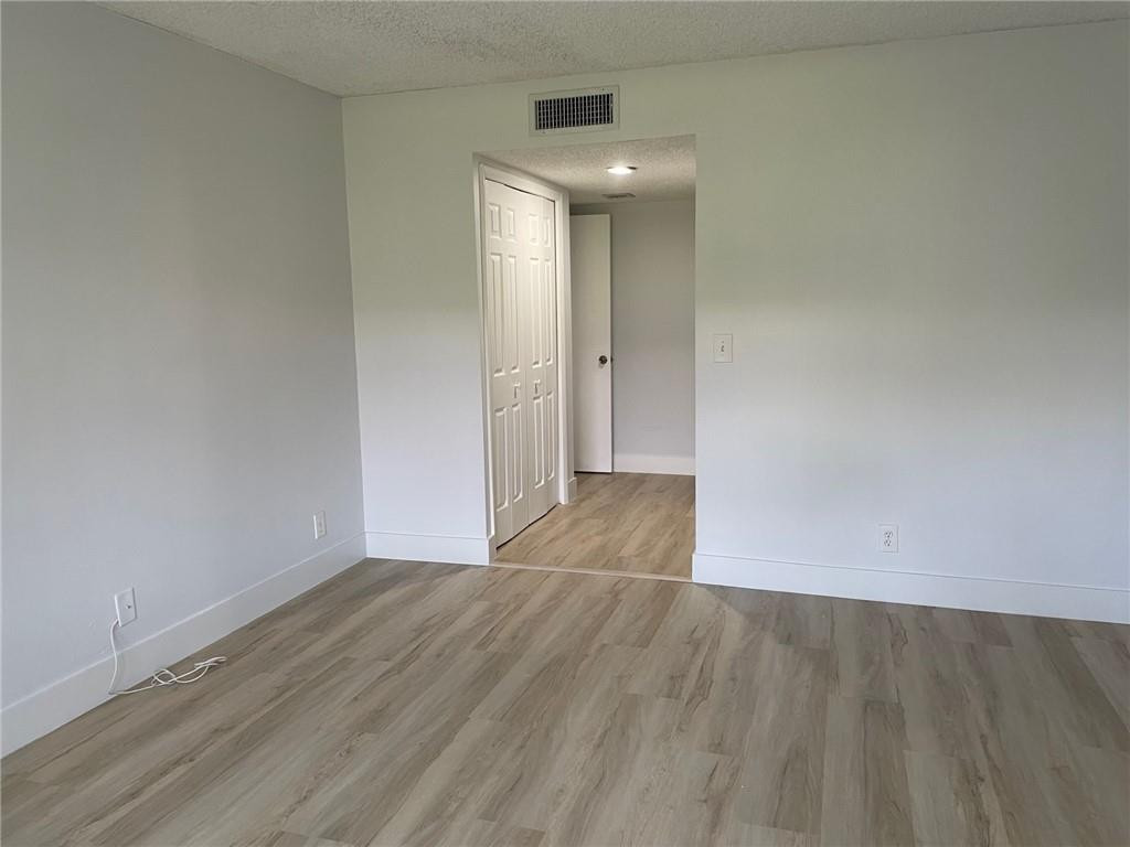 235 LAKEVIEW #102, Weston FL 33326