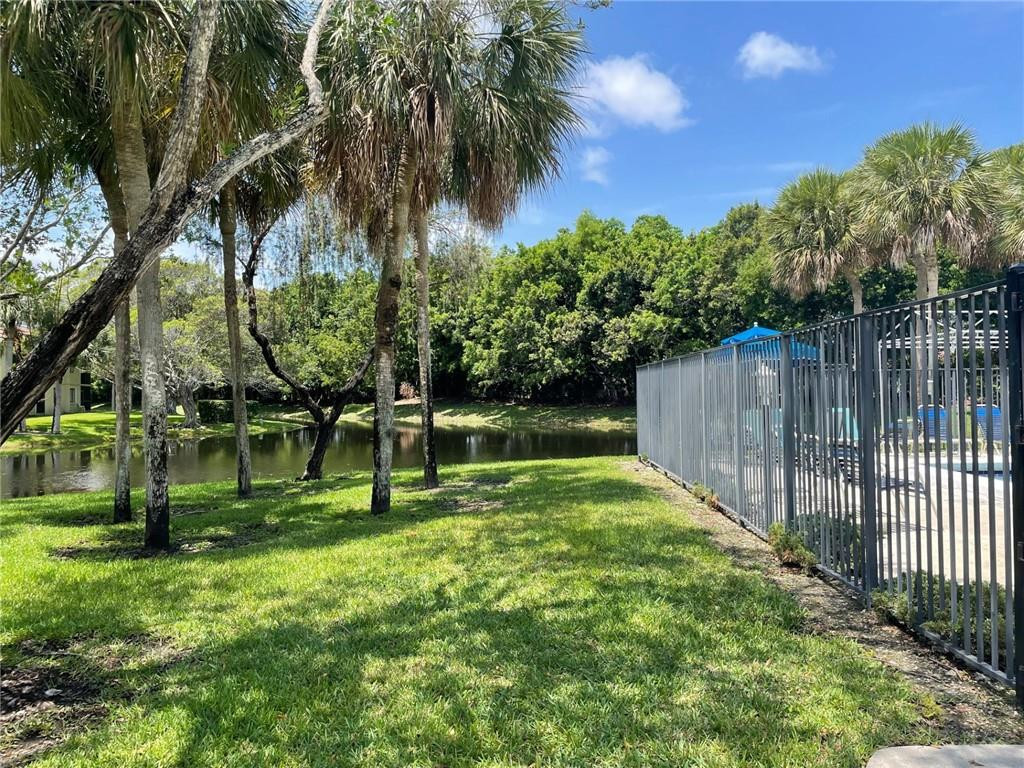 235 LAKEVIEW #102, Weston FL 33326