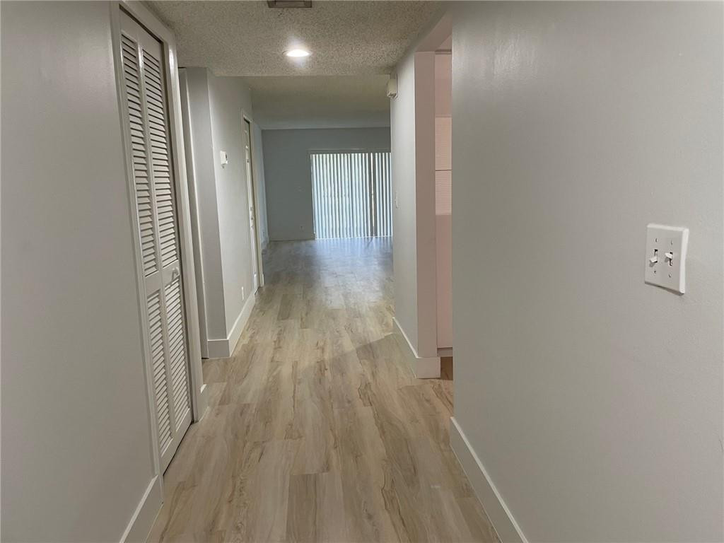235 LAKEVIEW #102, Weston FL 33326