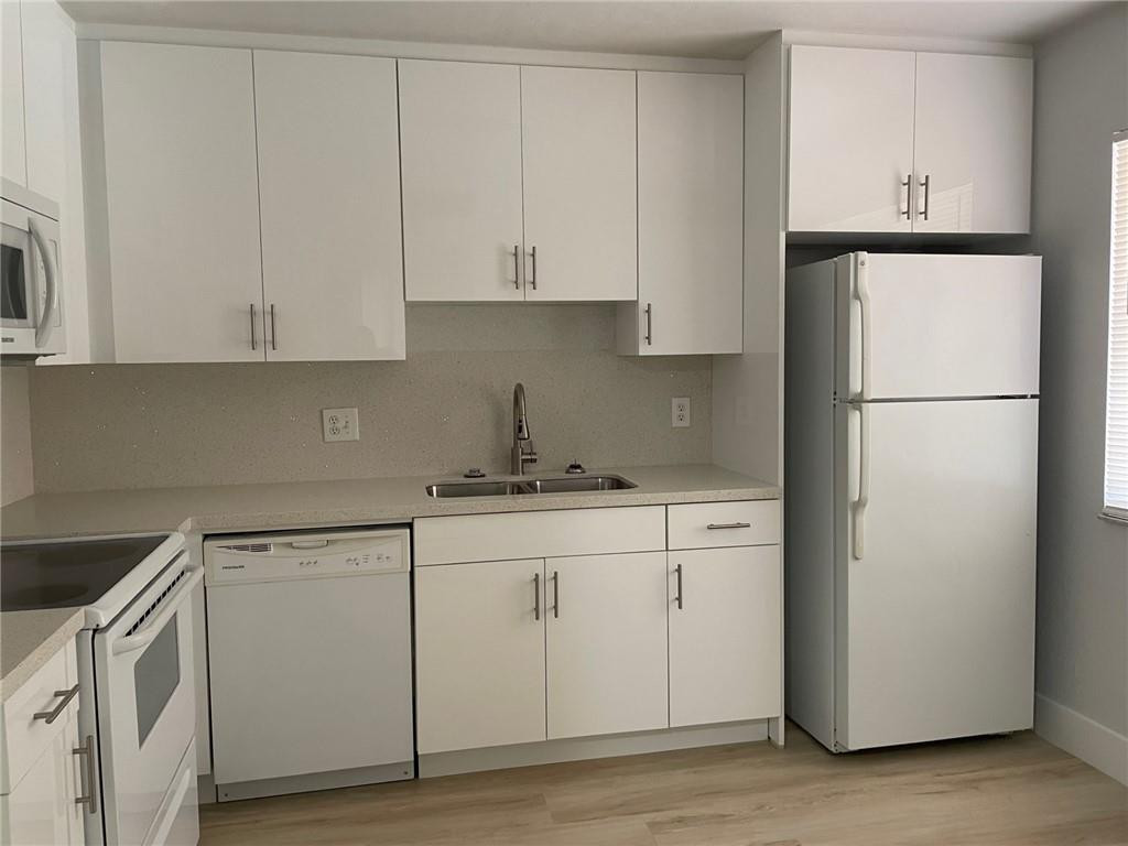 235 LAKEVIEW #102, Weston FL 33326