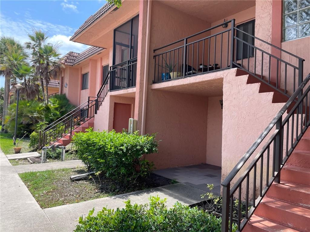 235 LAKEVIEW #102, Weston FL 33326