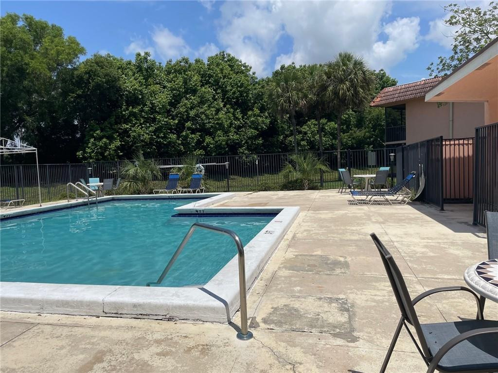 235 LAKEVIEW #102, Weston FL 33326