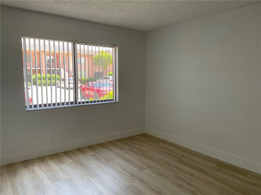 235 LAKEVIEW #102, Weston FL 33326