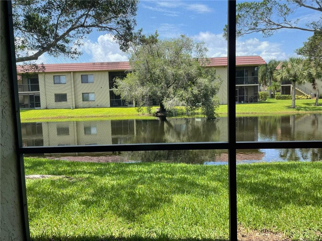 235 LAKEVIEW #102, Weston FL 33326
