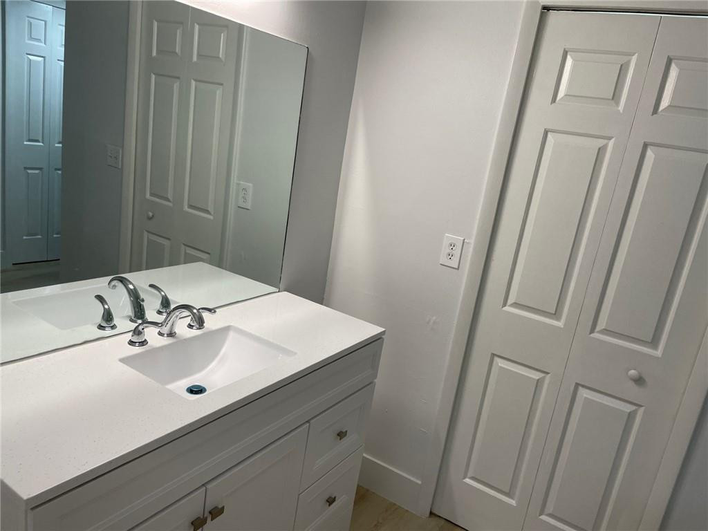 235 LAKEVIEW #102, Weston FL 33326