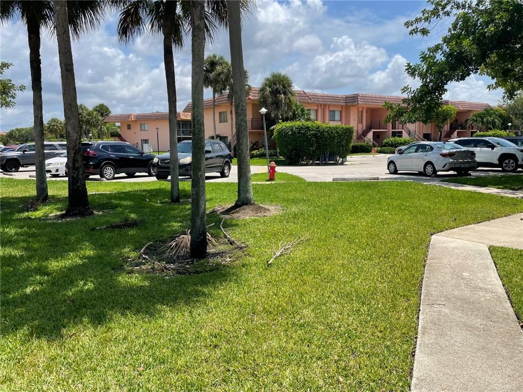 235 LAKEVIEW #102, Weston FL 33326