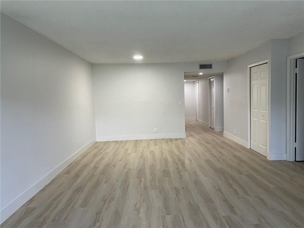 235 LAKEVIEW #102, Weston FL 33326