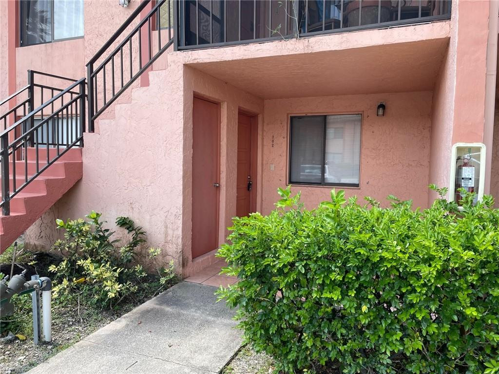 235 LAKEVIEW #102, Weston FL 33326
