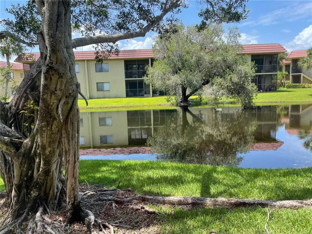235 LAKEVIEW #102, Weston FL 33326