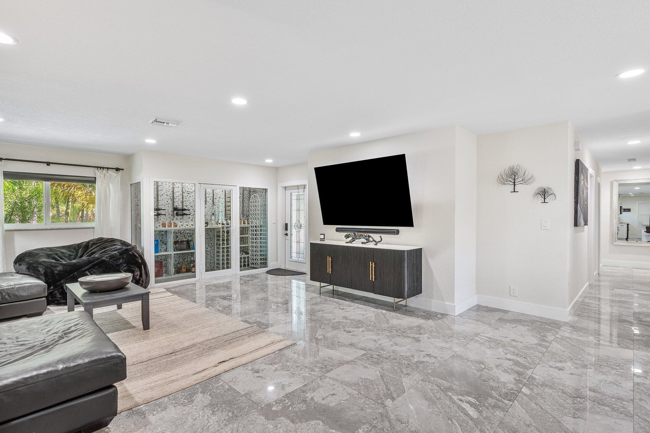 2200 SE 9TH, Pompano Beach FL 33062
