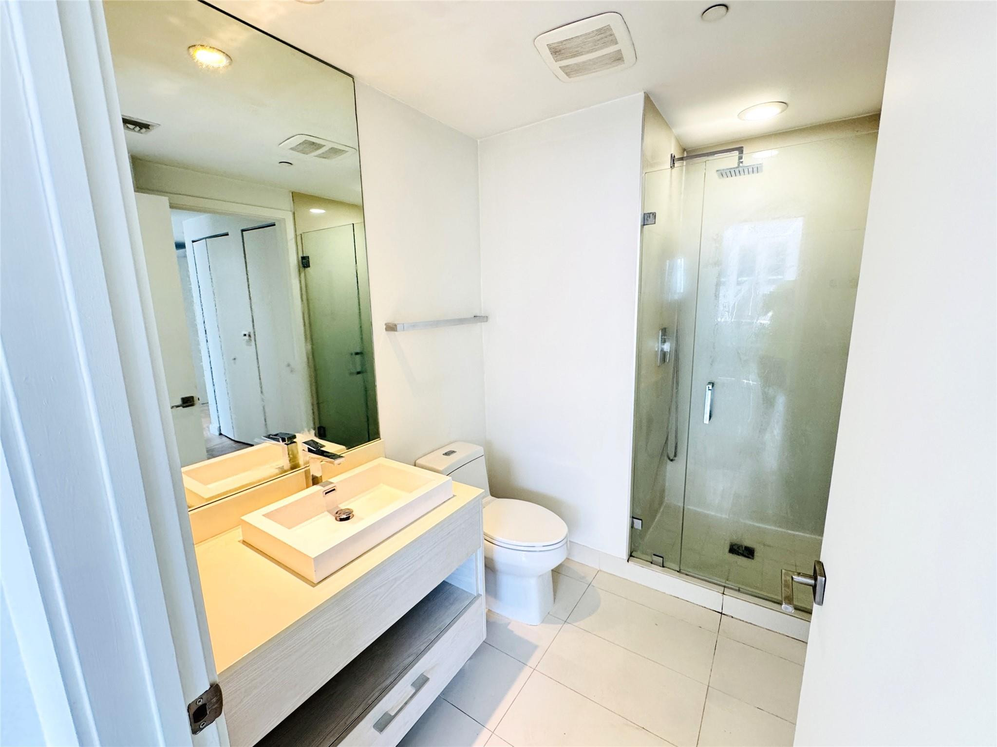55 SW 9TH #2707, Miami FL 33130