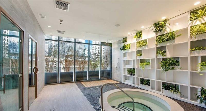 55 SW 9TH #2707, Miami FL 33130