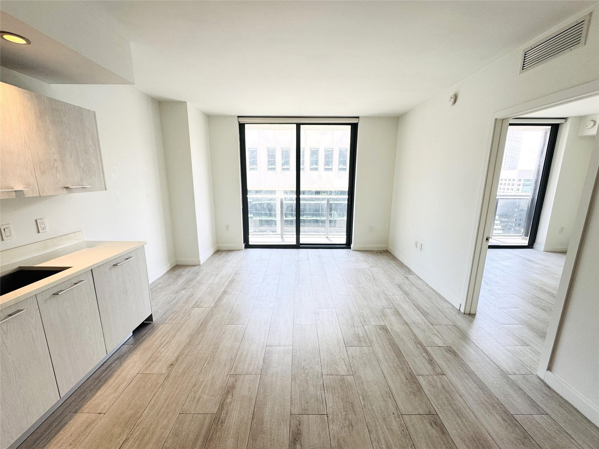 55 SW 9TH #2707, Miami FL 33130