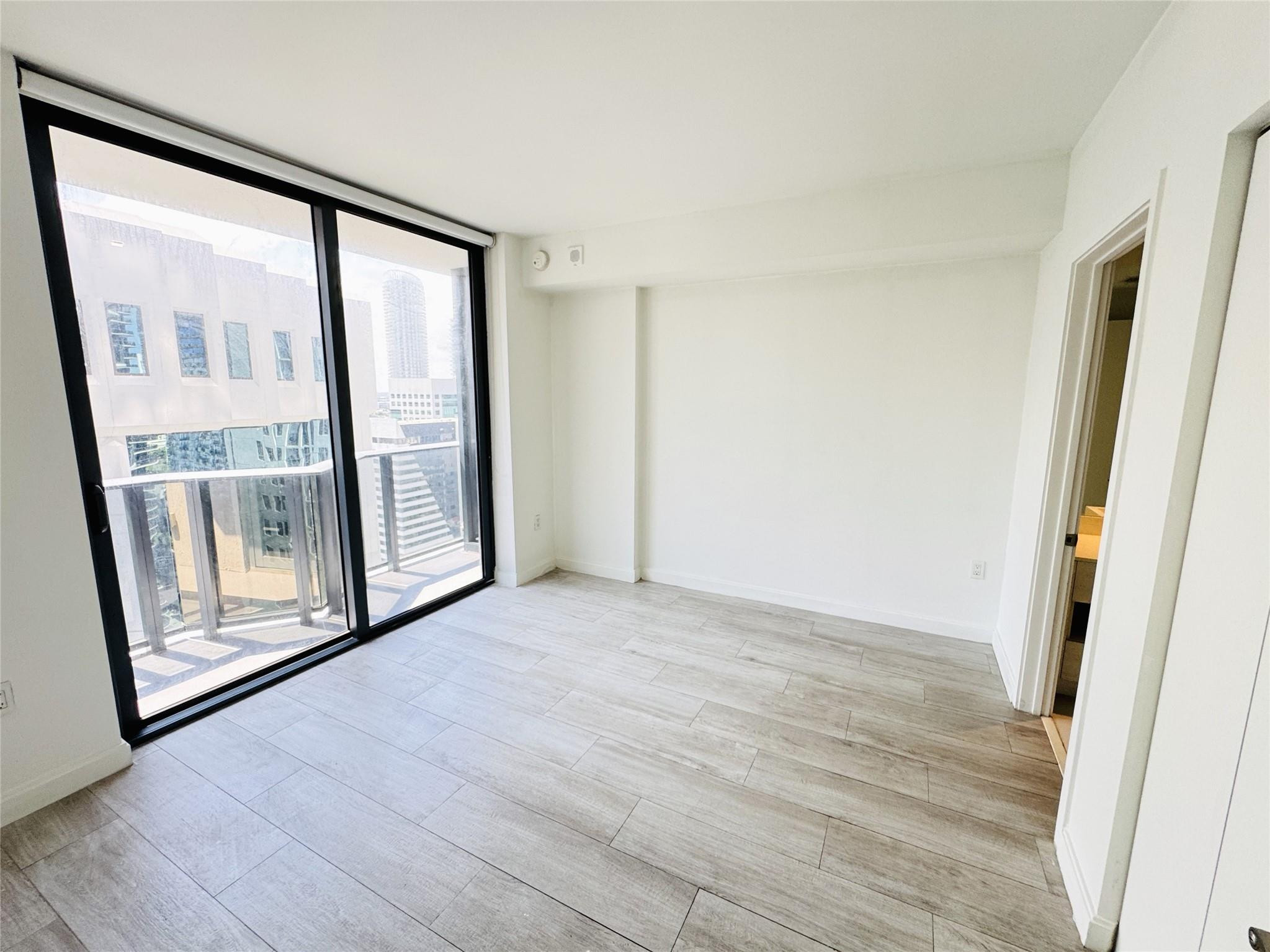 55 SW 9TH #2707, Miami FL 33130