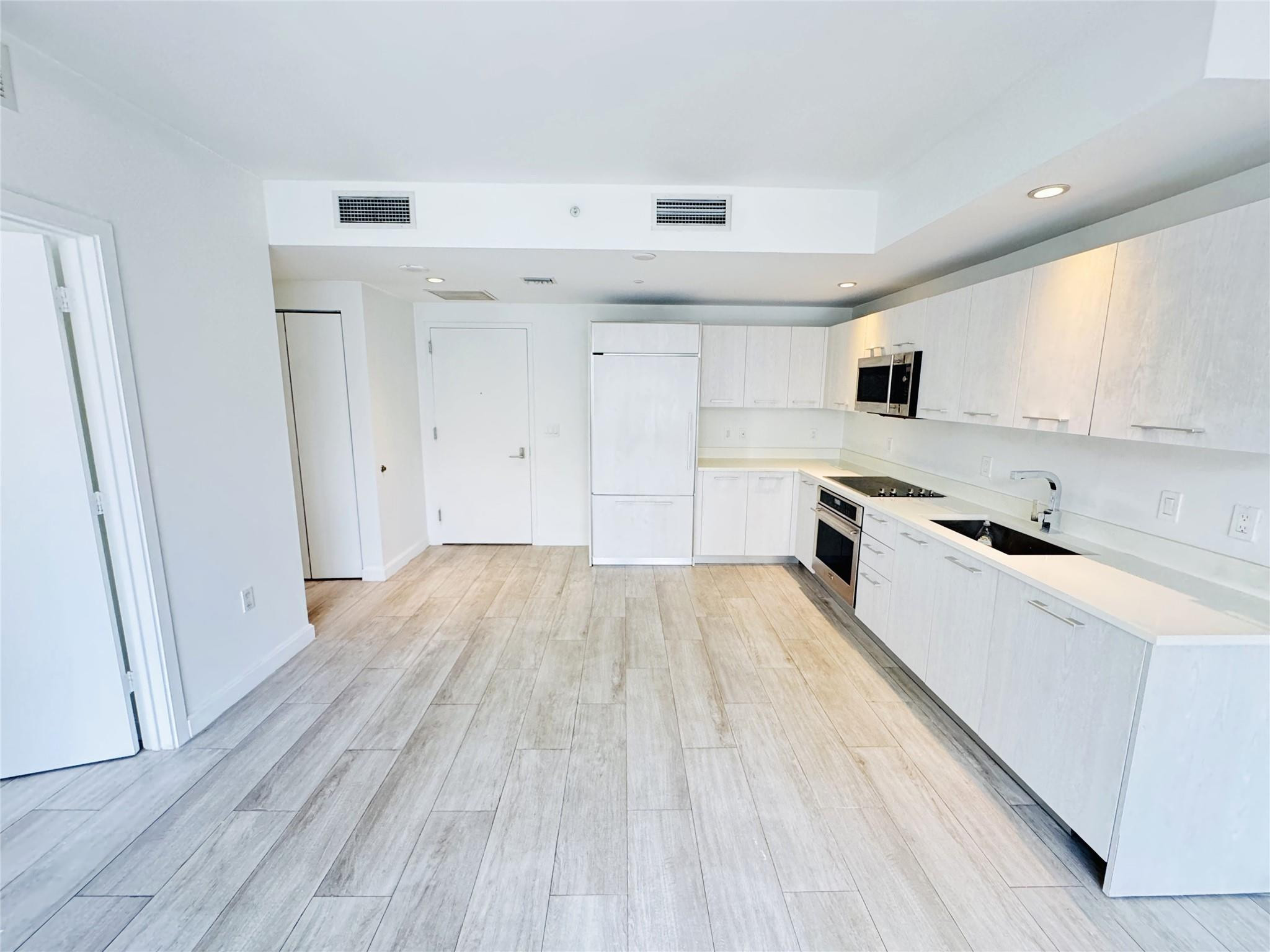 55 SW 9TH #2707, Miami FL 33130