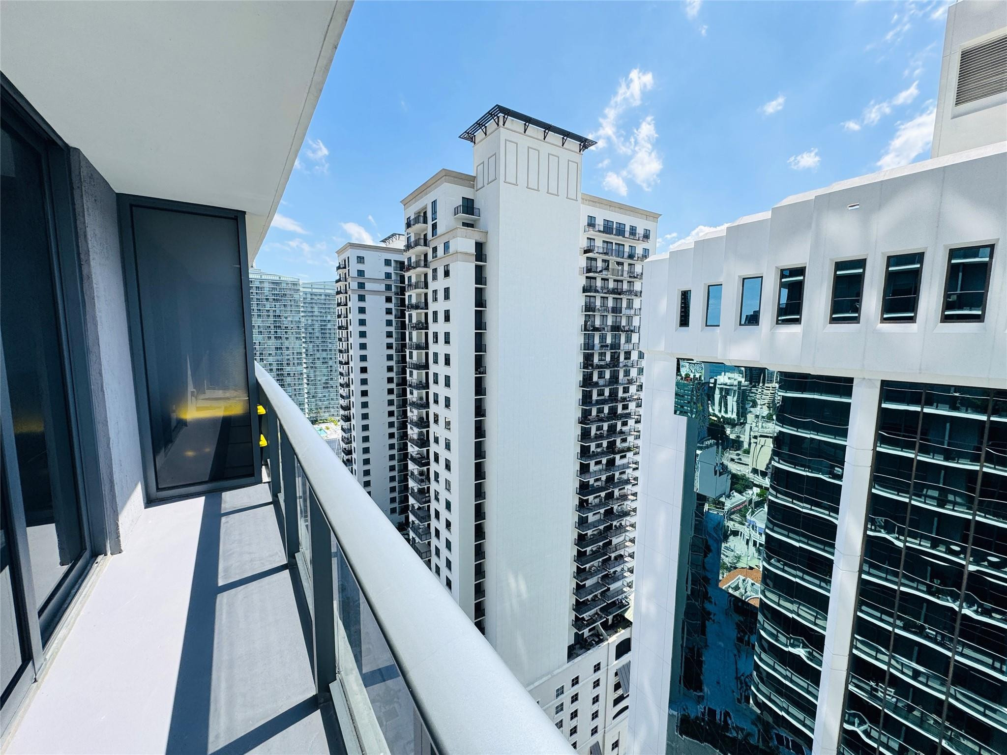 55 SW 9TH #2707, Miami FL 33130