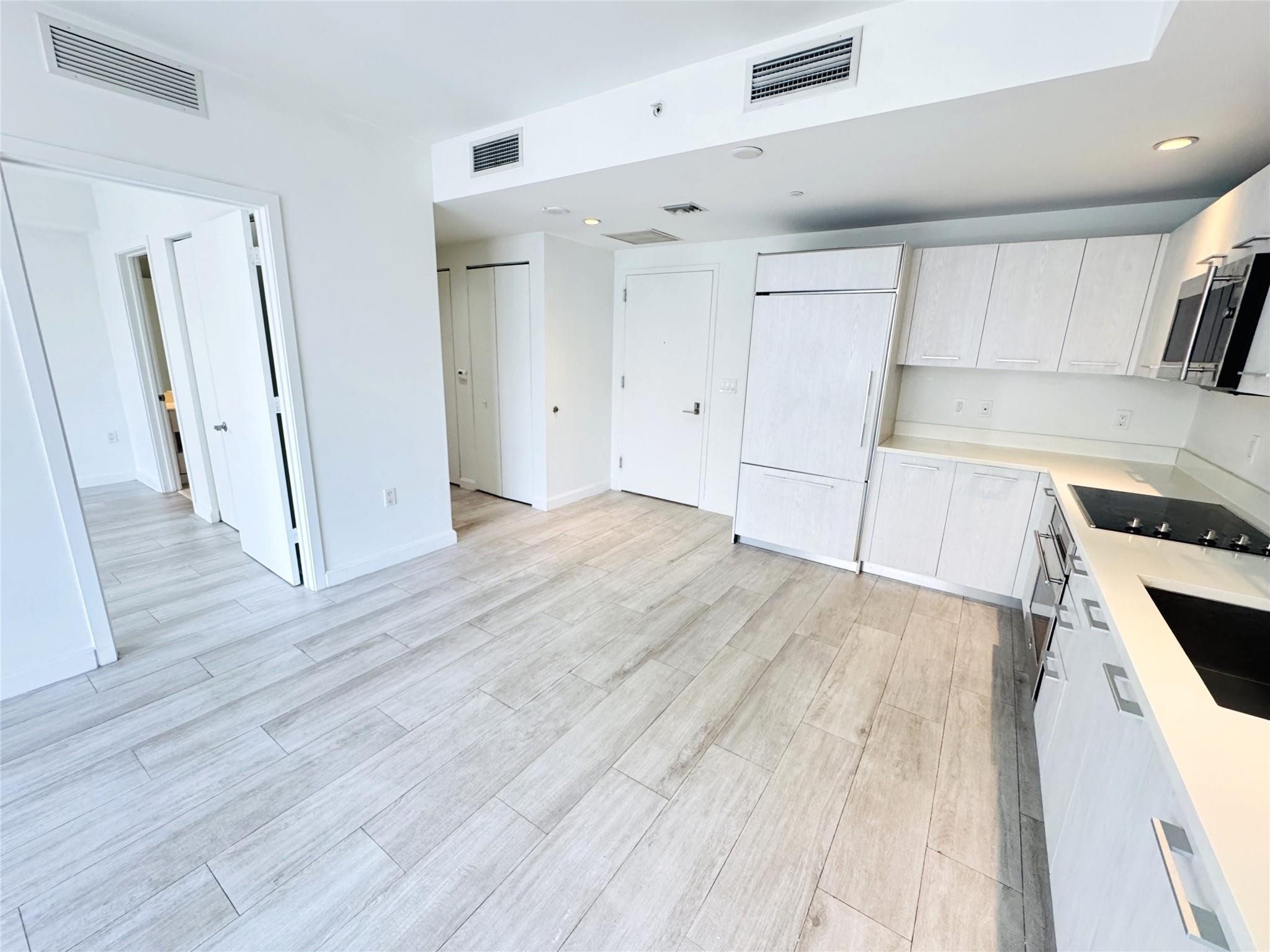 55 SW 9TH #2707, Miami FL 33130