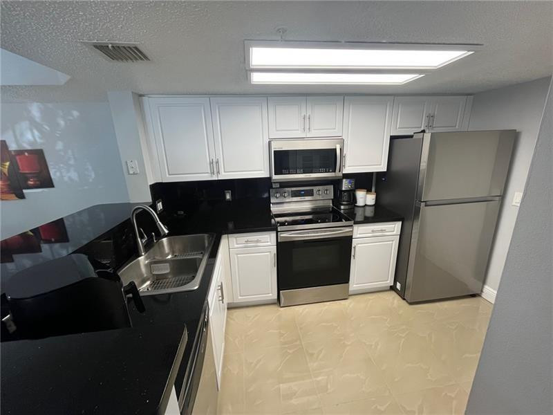 5051 WILES #207, Coconut Creek FL 33073