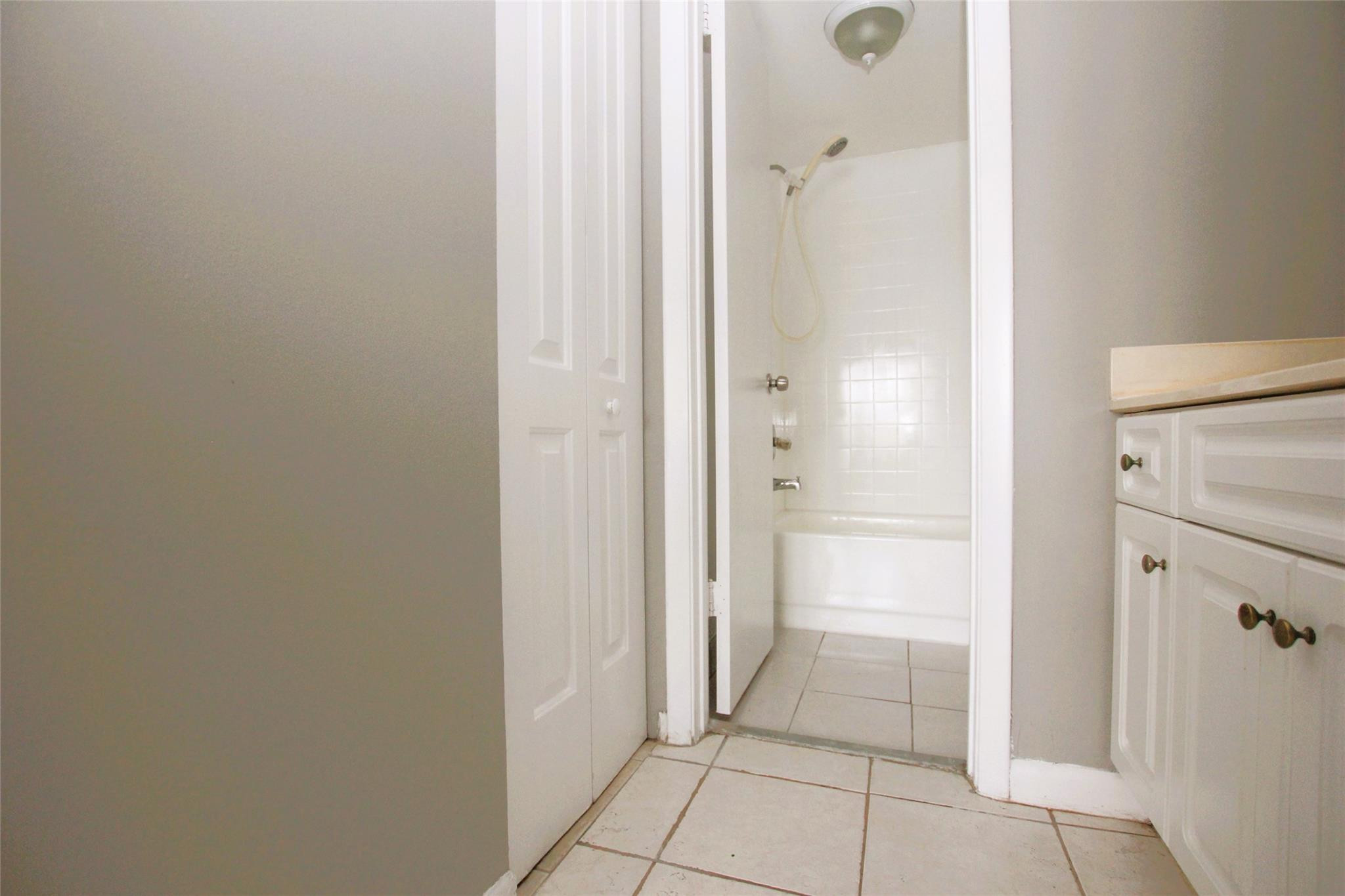 217 LAKE POINTE #107, Oakland Park FL 33309