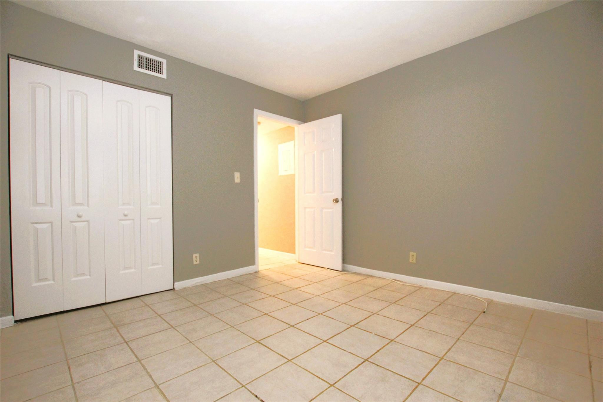217 LAKE POINTE #107, Oakland Park FL 33309