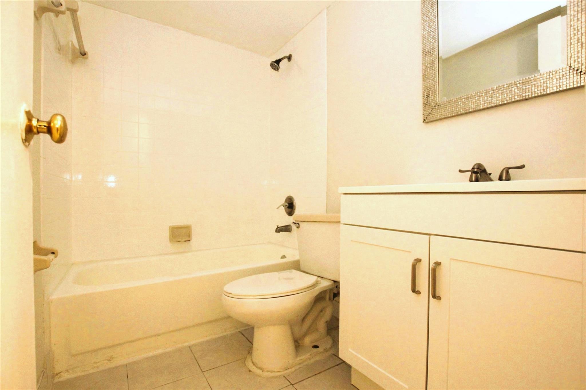 217 LAKE POINTE #107, Oakland Park FL 33309