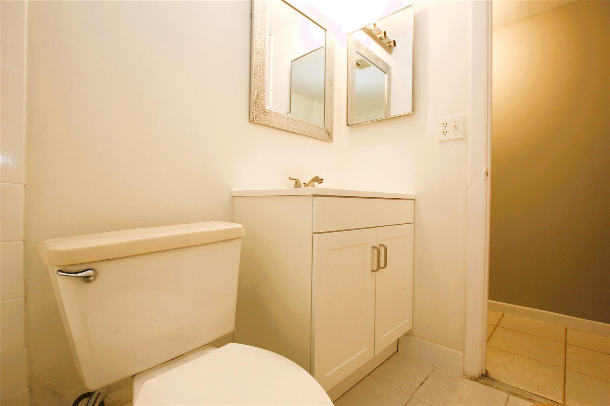 217 LAKE POINTE #107, Oakland Park FL 33309
