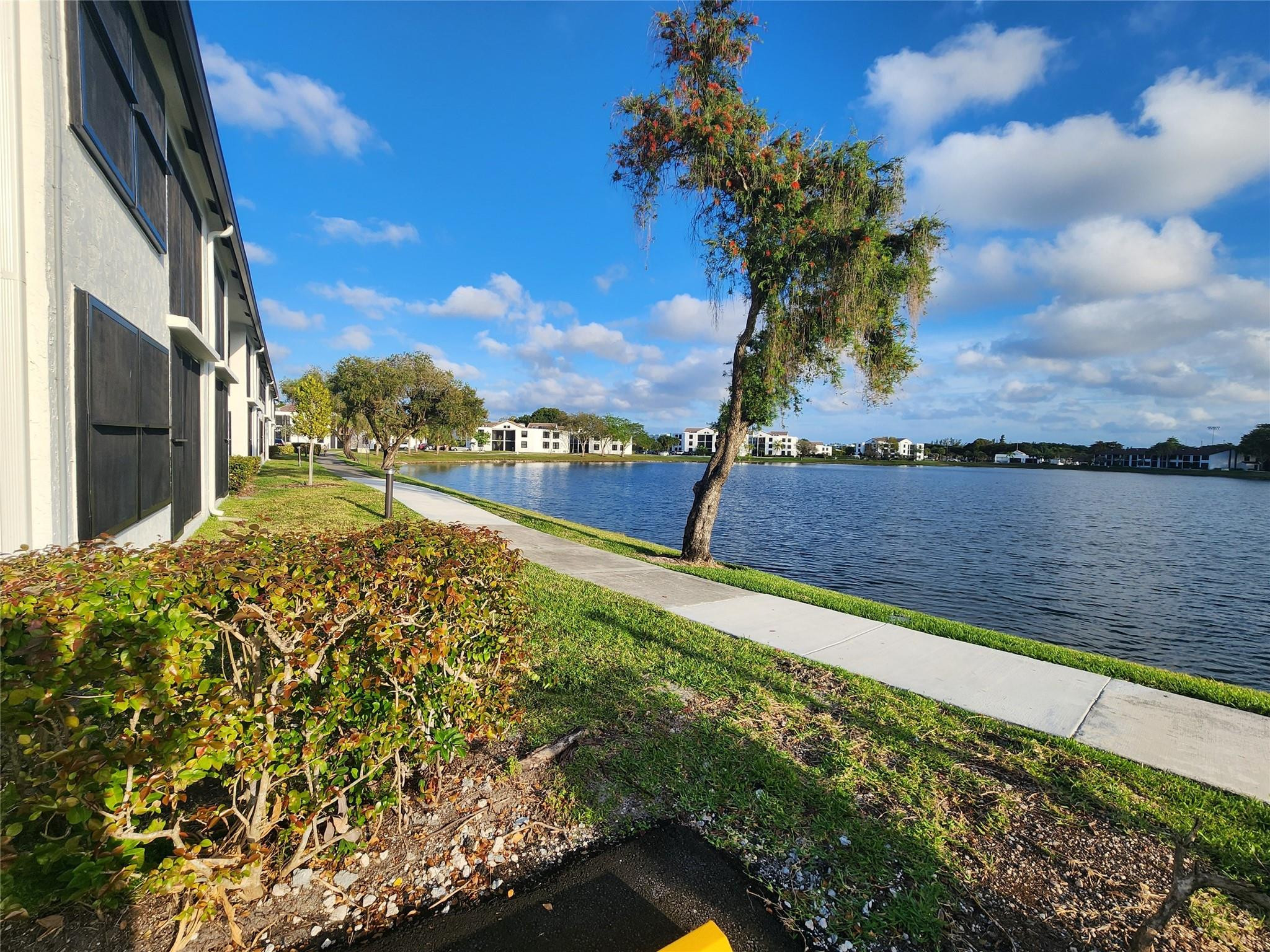 217 LAKE POINTE #107, Oakland Park FL 33309