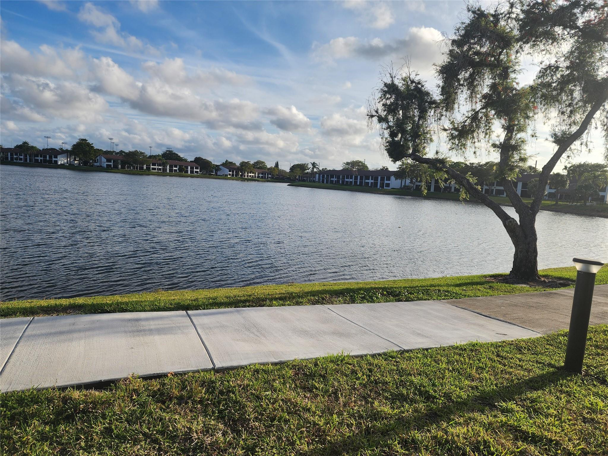 217 LAKE POINTE #107, Oakland Park FL 33309