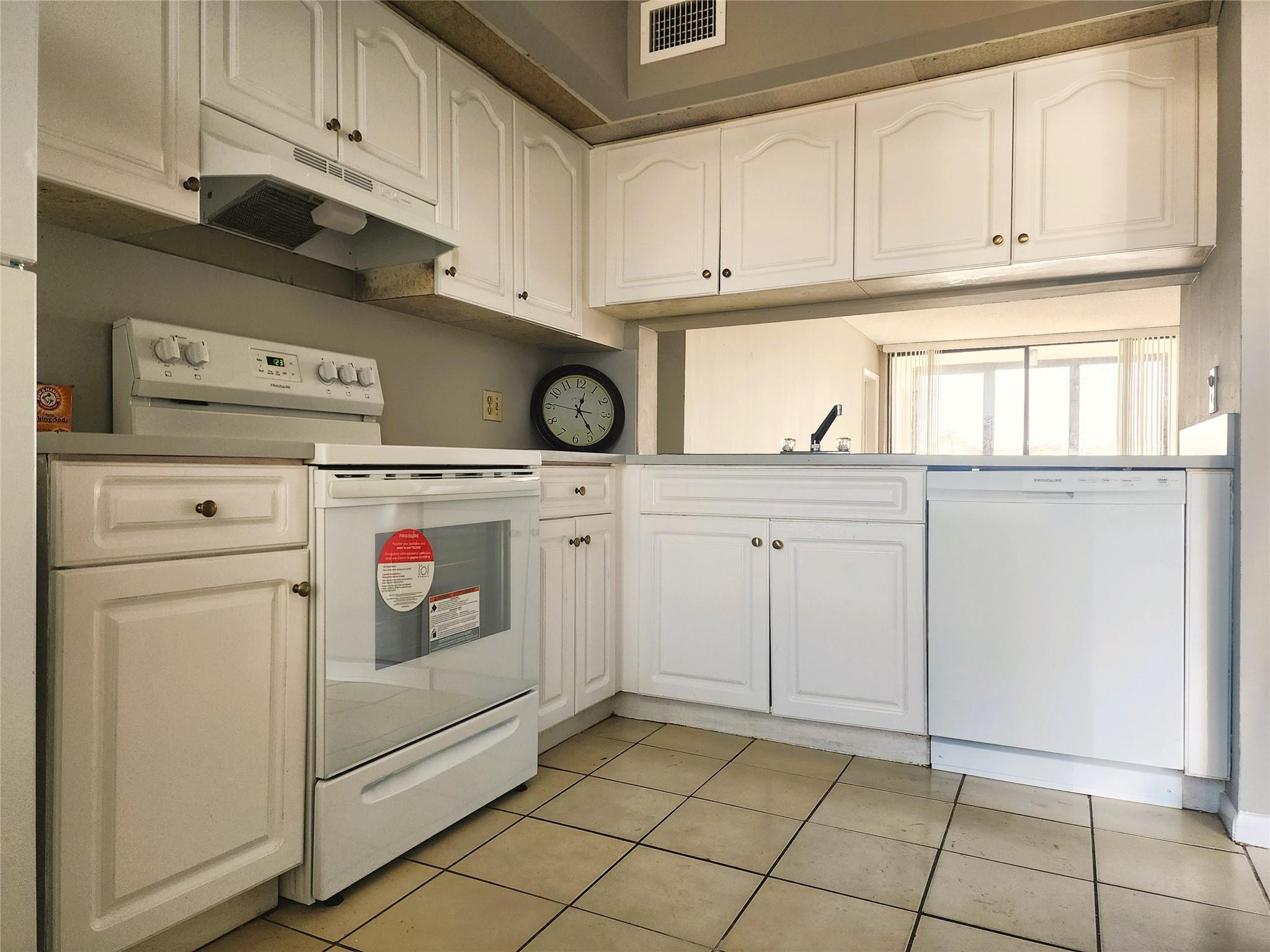 217 LAKE POINTE #107, Oakland Park FL 33309