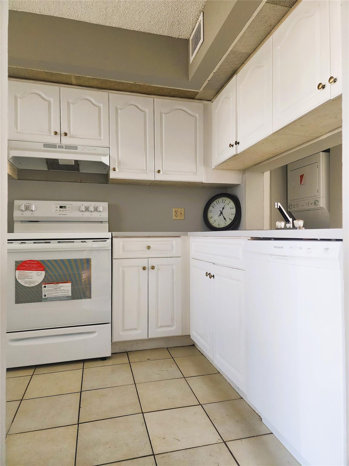 217 LAKE POINTE #107, Oakland Park FL 33309