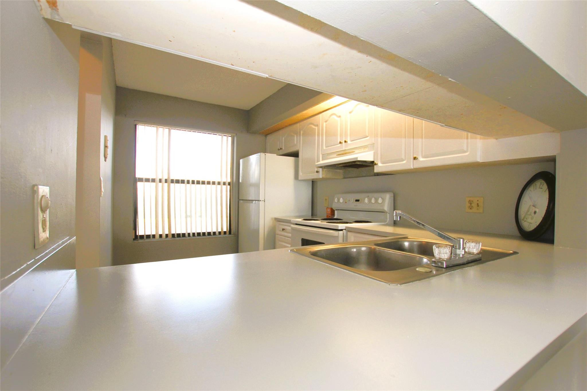 217 LAKE POINTE #107, Oakland Park FL 33309