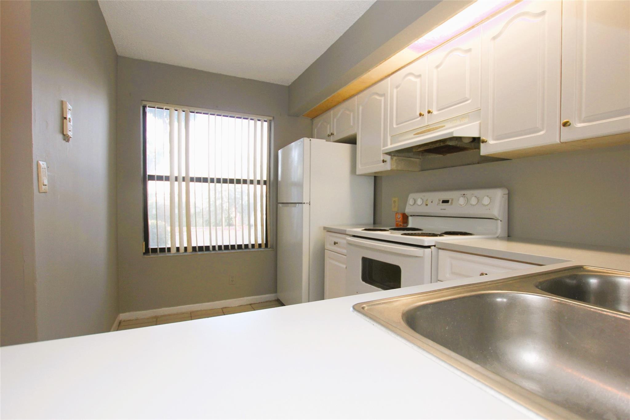 217 LAKE POINTE #107, Oakland Park FL 33309