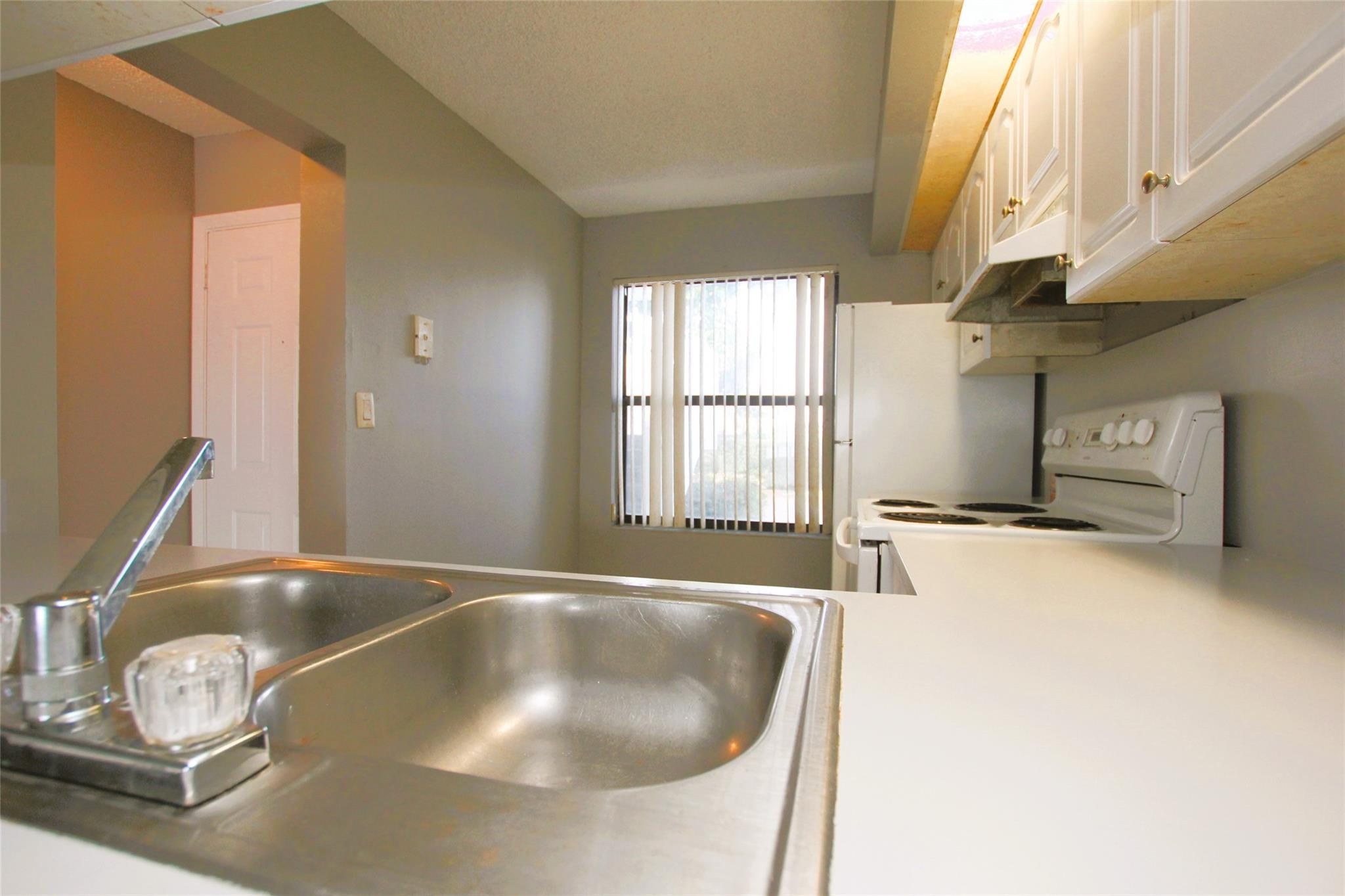 217 LAKE POINTE #107, Oakland Park FL 33309