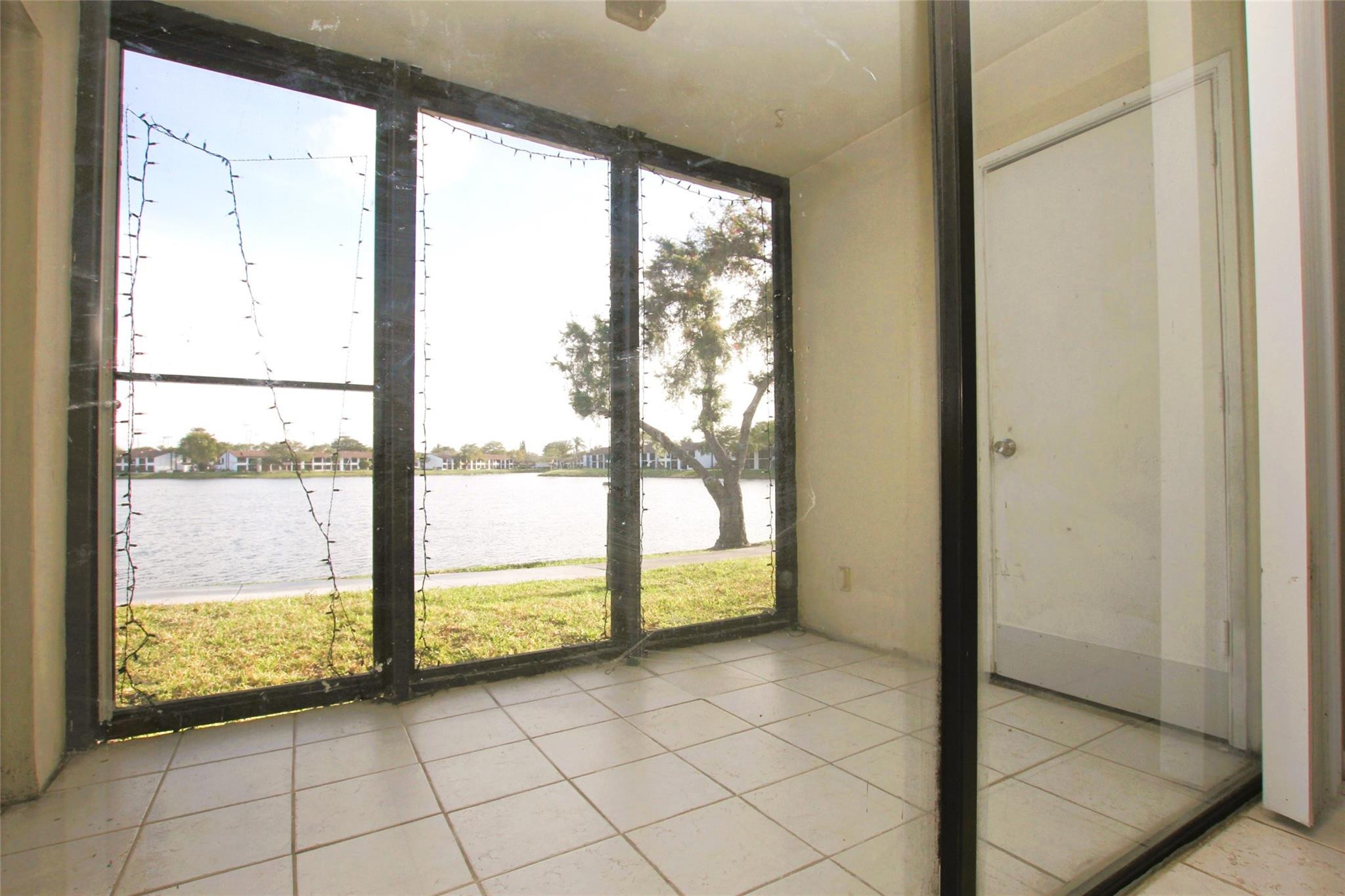 217 LAKE POINTE #107, Oakland Park FL 33309