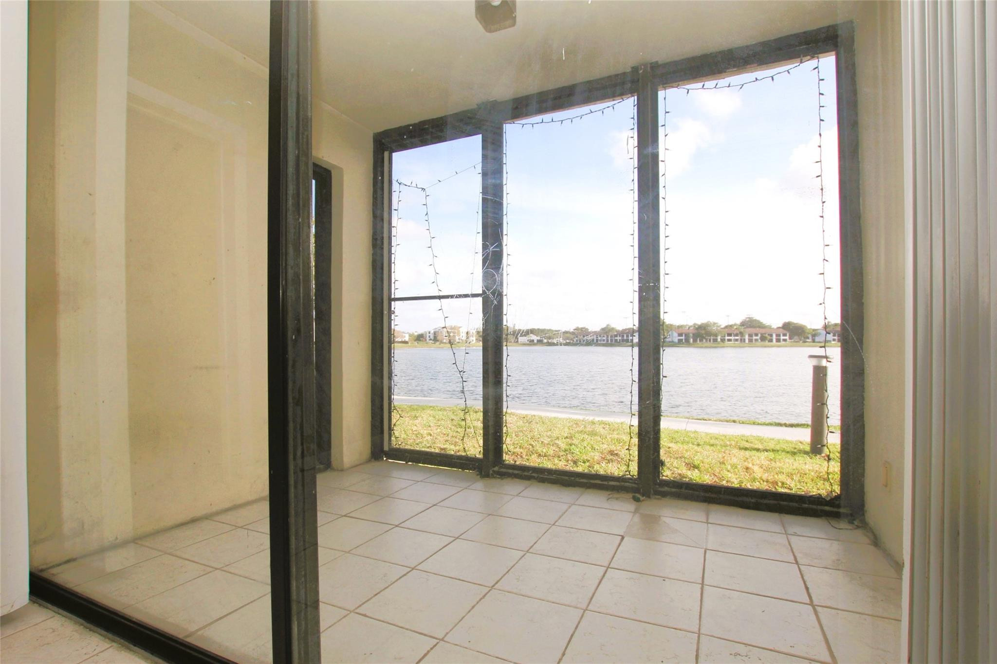 217 LAKE POINTE #107, Oakland Park FL 33309