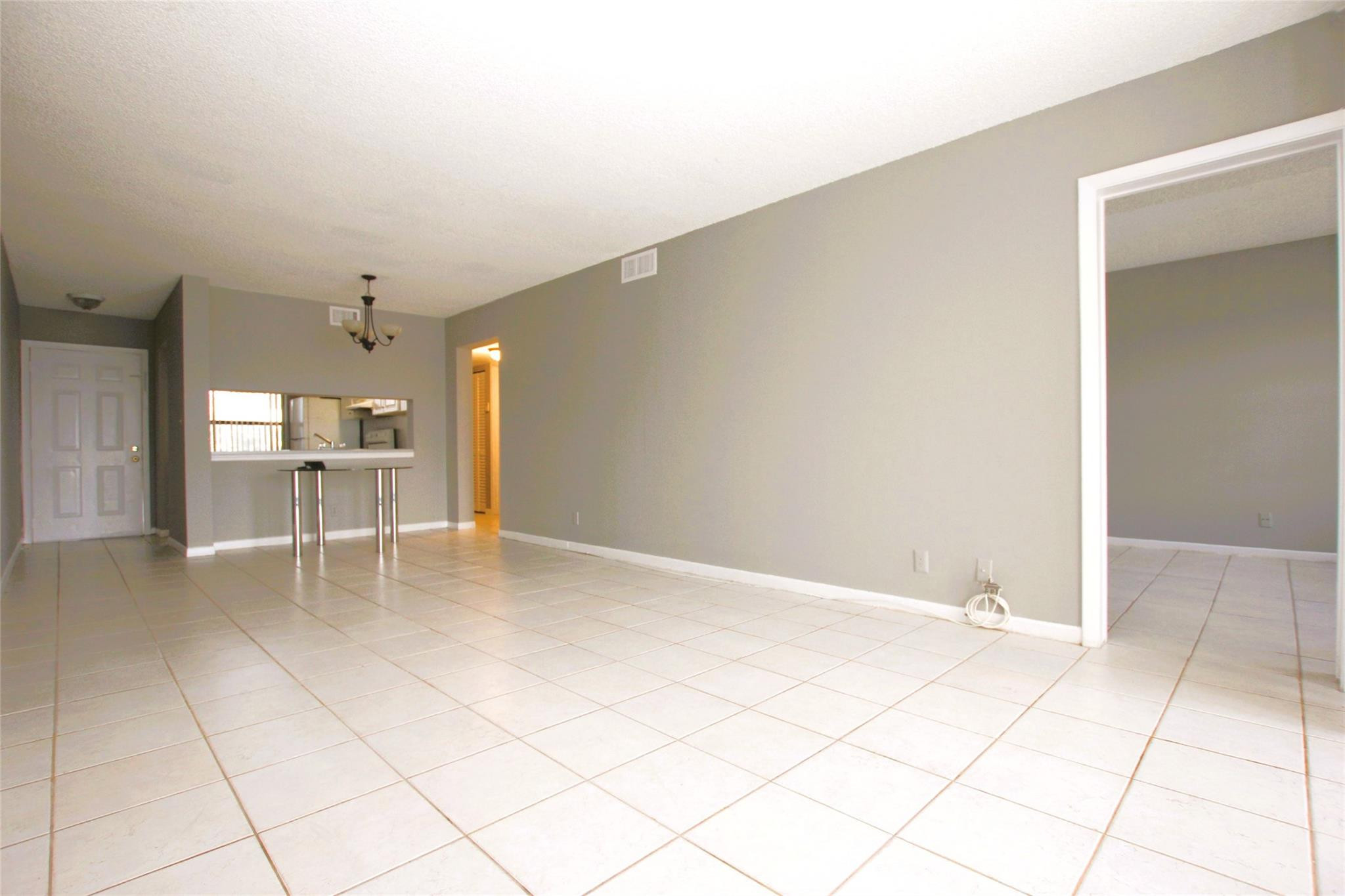 217 LAKE POINTE #107, Oakland Park FL 33309
